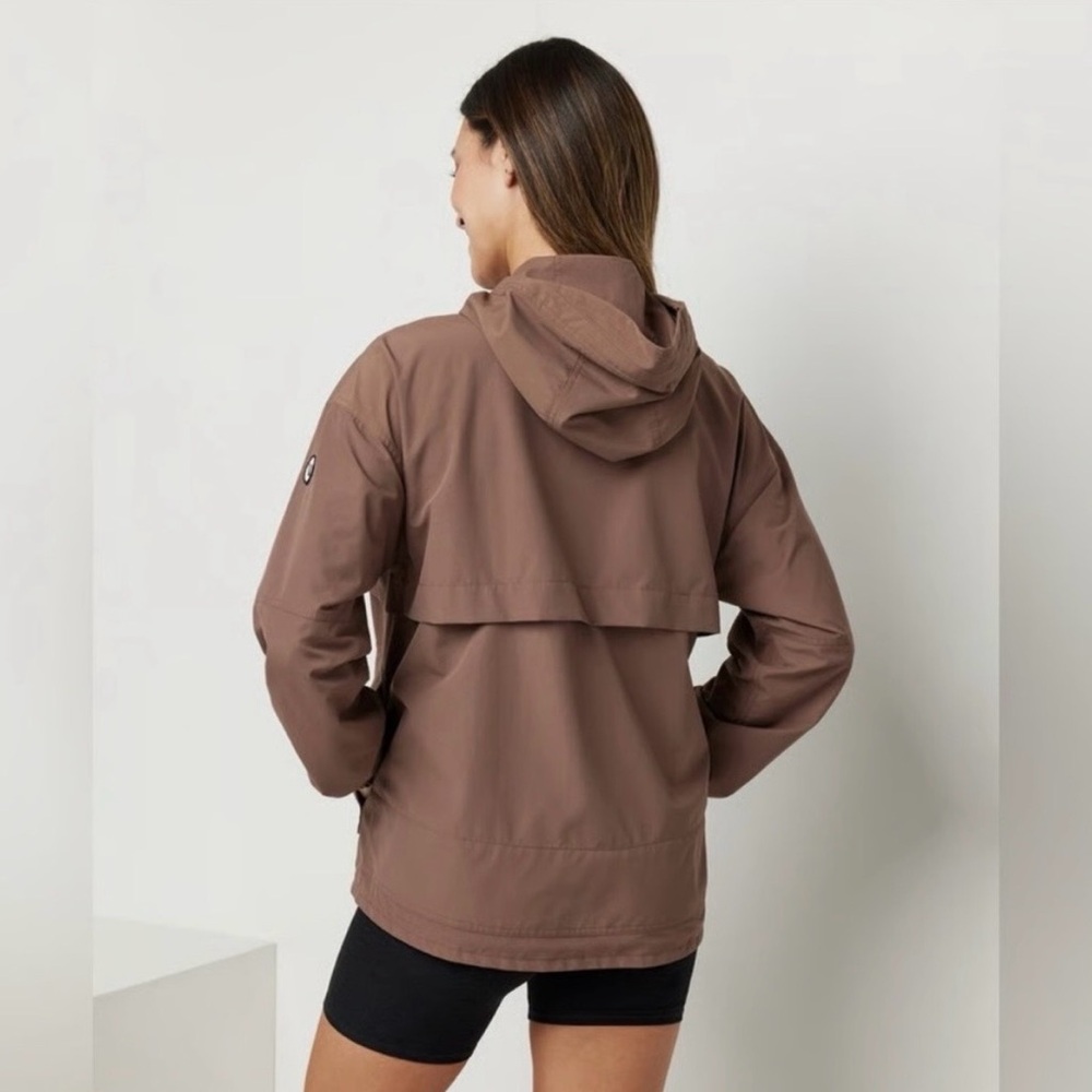 NWOT Vuori Elijo Rain Jacket - Picture 2 of 5